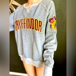 Authentic HARRY POTTER GRYFFINDOR grey sweater fleece lined Adult M NWOT